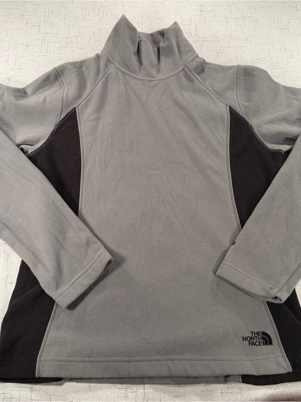 The North Face Women’s Grey Fleece Pullover Sweater